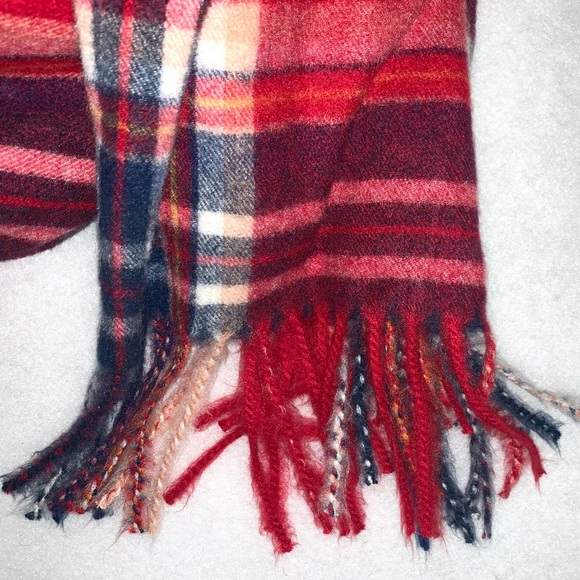 Hollister OS red, white & blue plaid soft Polyester/Viscose blend fringed scarf - Picture 3 of 16